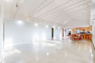 Building Photo - 1301 W Dakota Ave