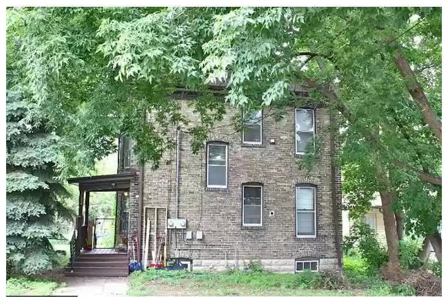 Building Photo - 1223 5th St NE