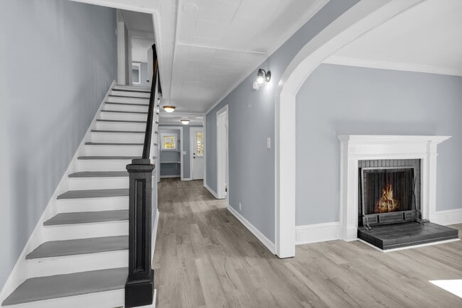 Building Photo - 522 Crawford St