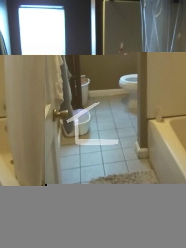 Building Photo - Heat and Hot Water Included, Eat-in Kitche...