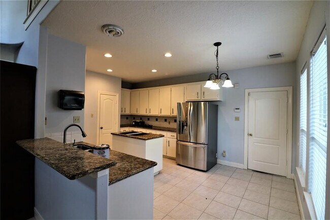Building Photo - 21518 Highland Knolls Dr