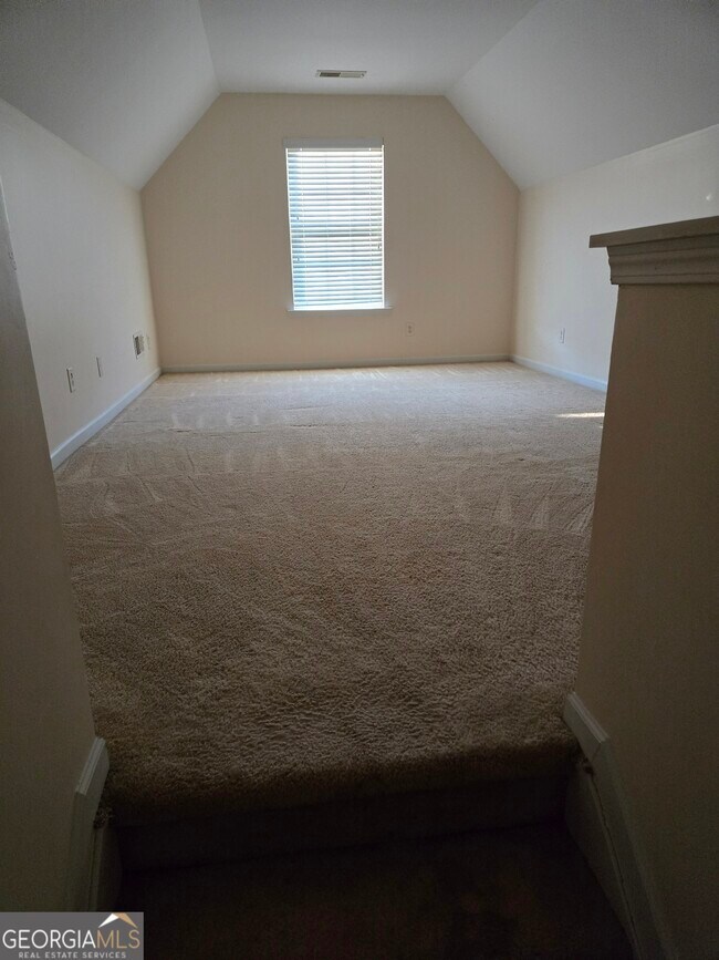 Foto del edificio - 5140 Rosewood Pl