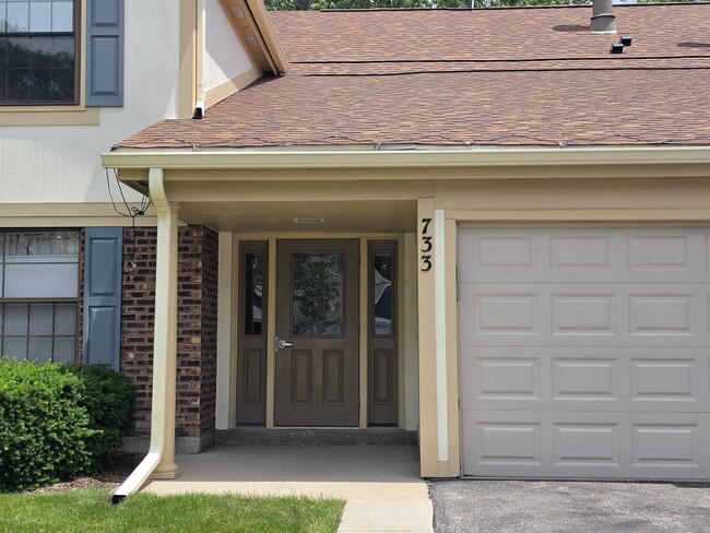 Foto del edificio - 733 Plum Tree Ct
