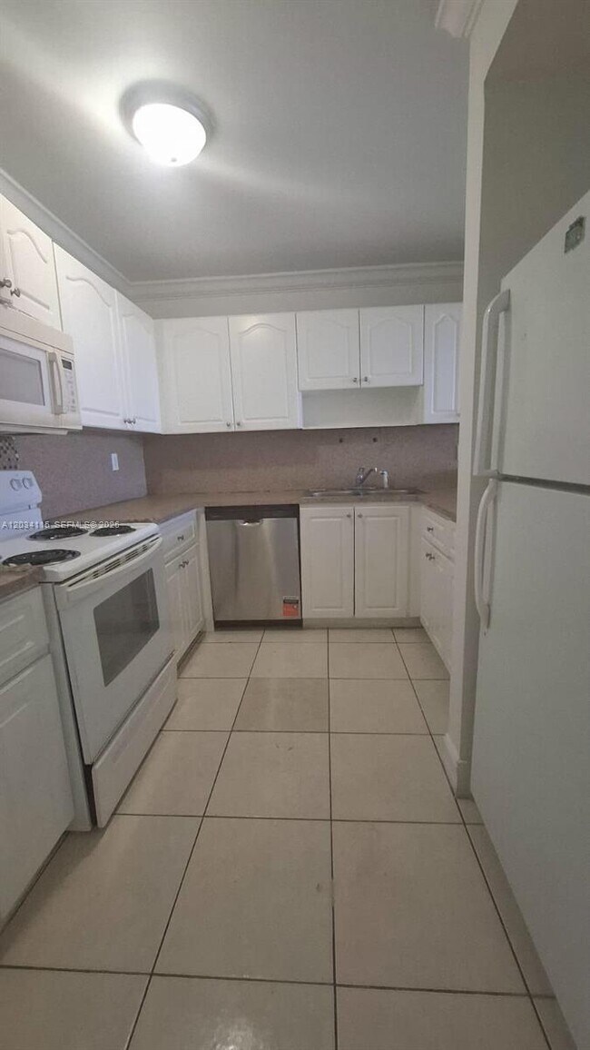 Building Photo - 6940 Miami Gardens Dr