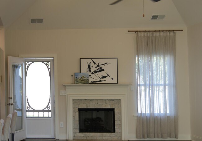 Foto del edificio - 1074 Camellia Ridge Dr