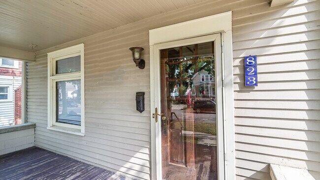 Foto del edificio - 823 Dewey Ave