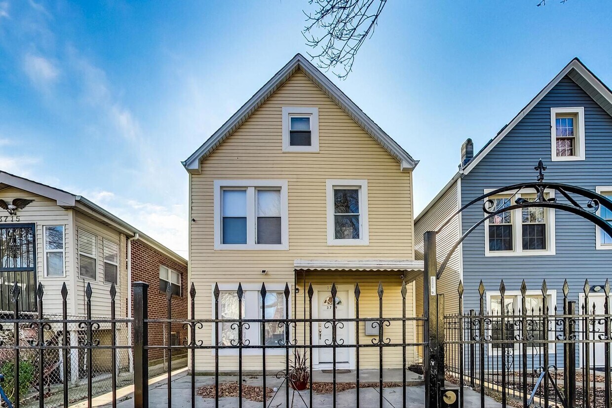 Primary Photo - 3719 W Palmer St