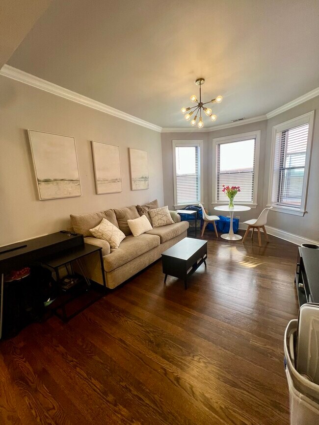 Foto del edificio - 665 W Barry Ave