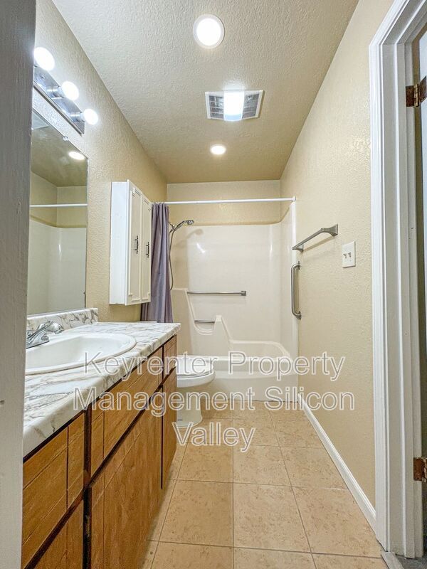 Foto del edificio - 1568 Willowbrae Ave.