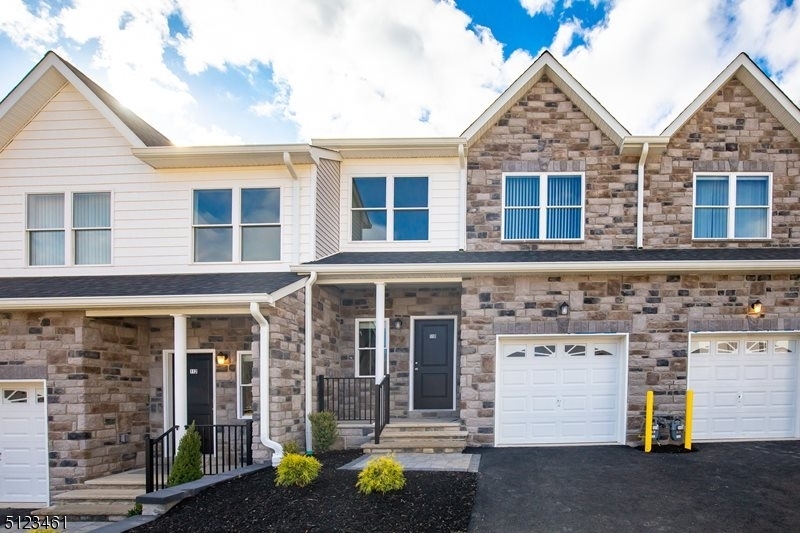 Foto principal - 61 Arlene Ct