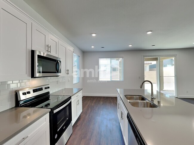 Foto del edificio - 8949 Carmine Cob Ave