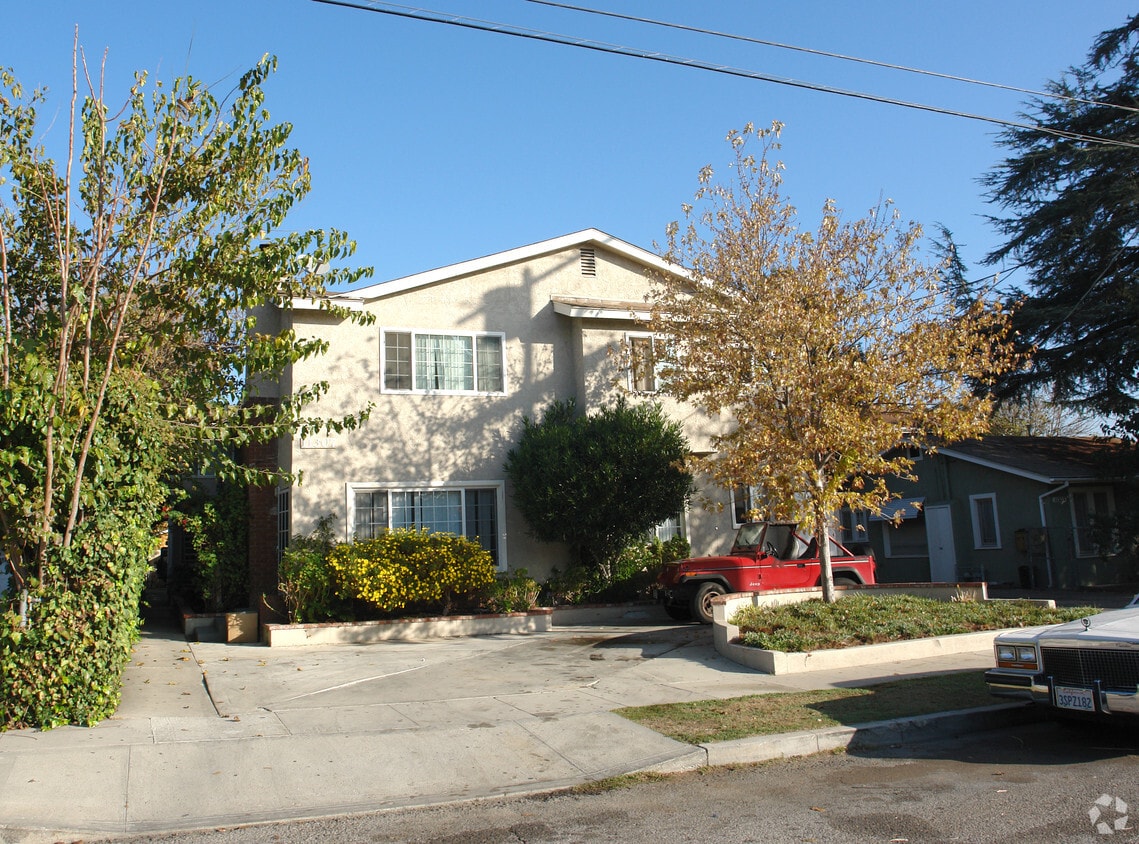 Primary Photo - 11307 Miranda St