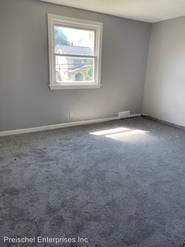 Building Photo - 4 br, 2 bath House - 172 Easton Ave