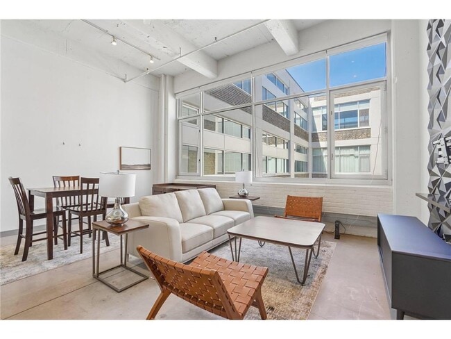 Building Photo - 700 N Washington Ave