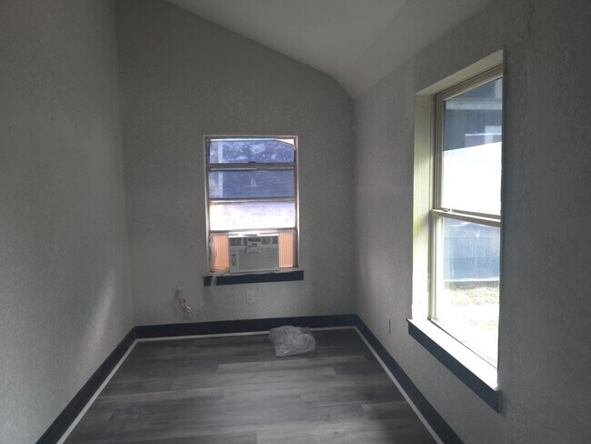 Foto del edificio - 1313 10th St