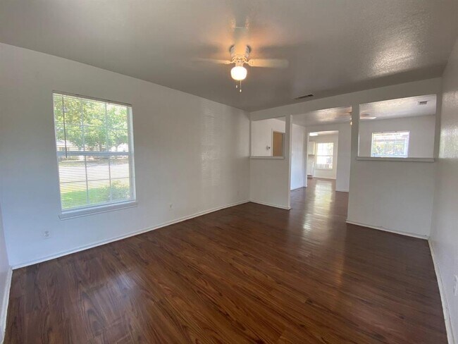 Building Photo - 1200 Glenwick Dr