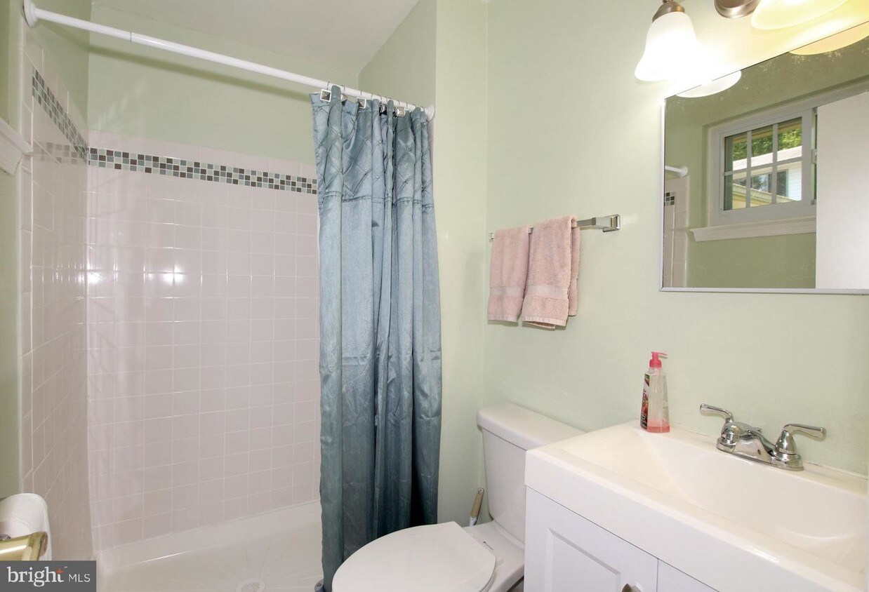 Primary Photo - 5529 Southampton Dr