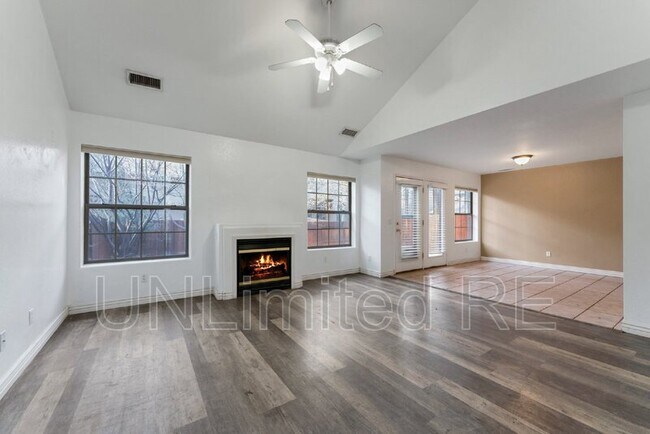 Building Photo - 2433 S Seclusion Ln