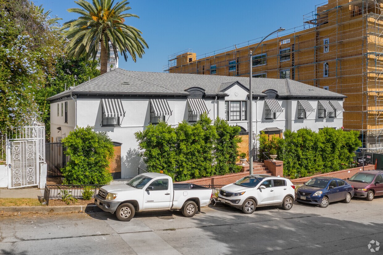 Foto principal - 1850 N Cherokee Ave