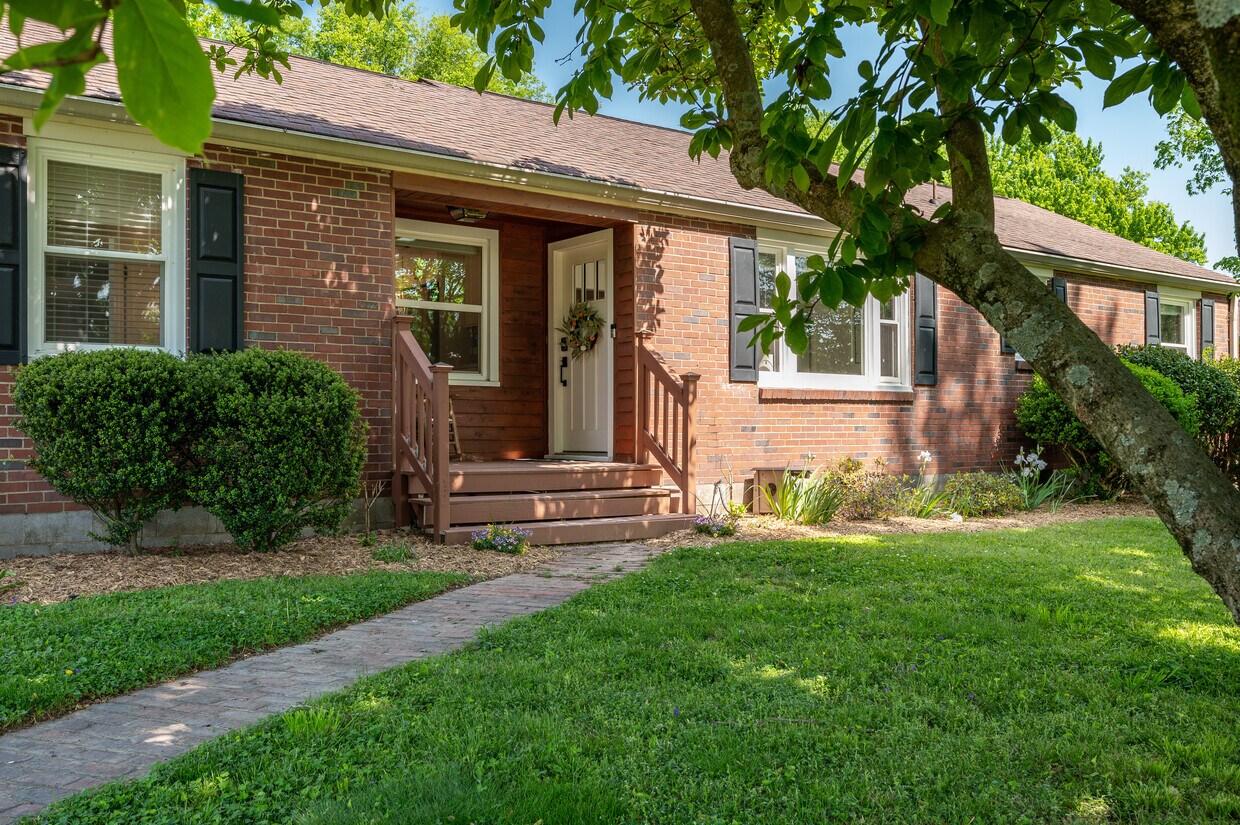 Foto principal - 582 Whispering Hills Dr