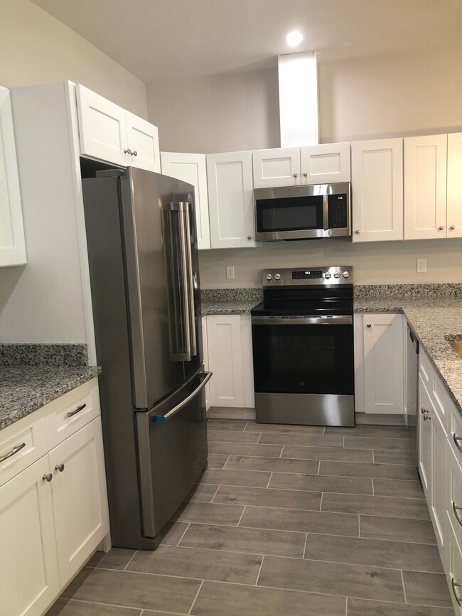 Kitchen. - 24487 Zephyr Ct