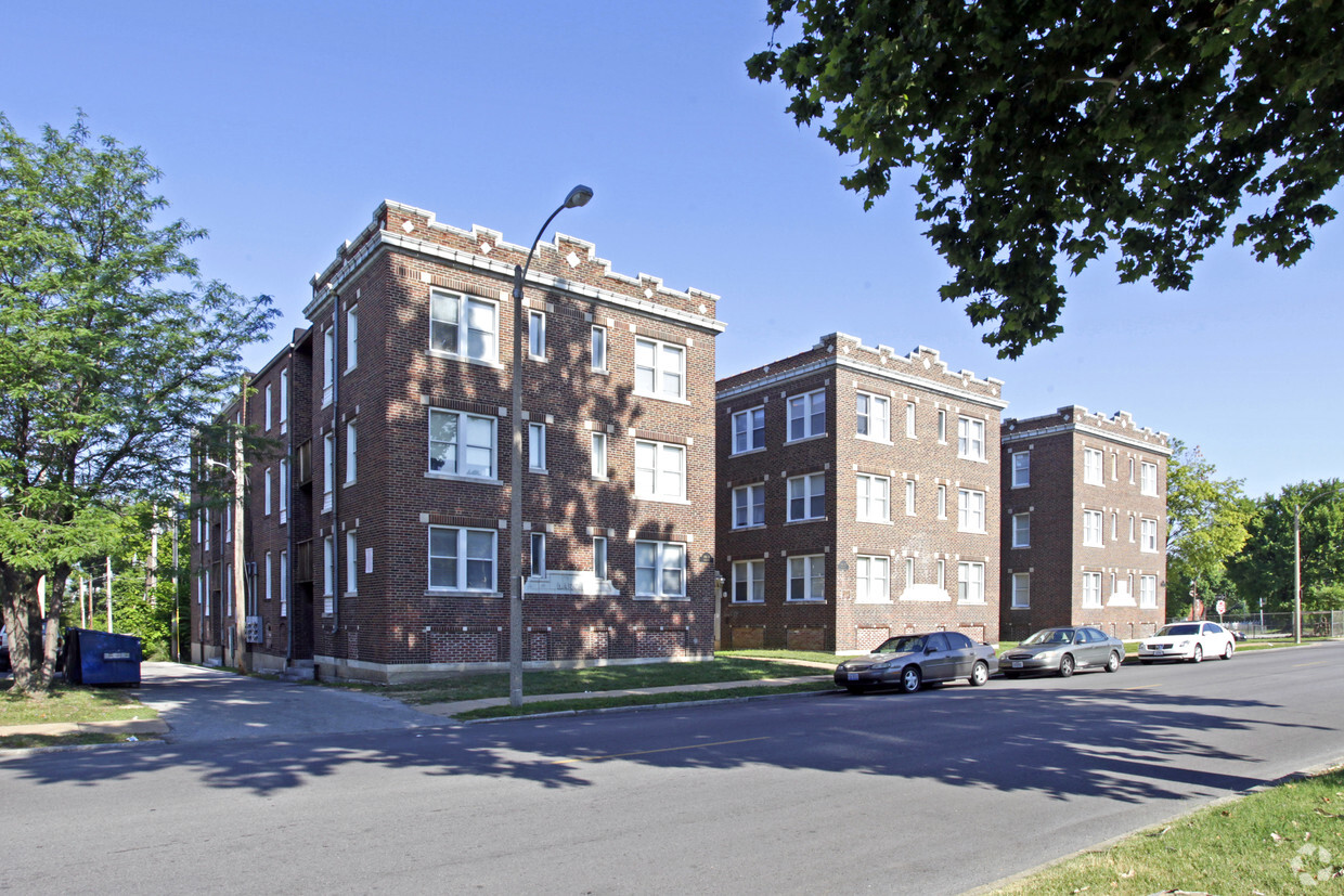 Building Photo - Silverwood Apartments