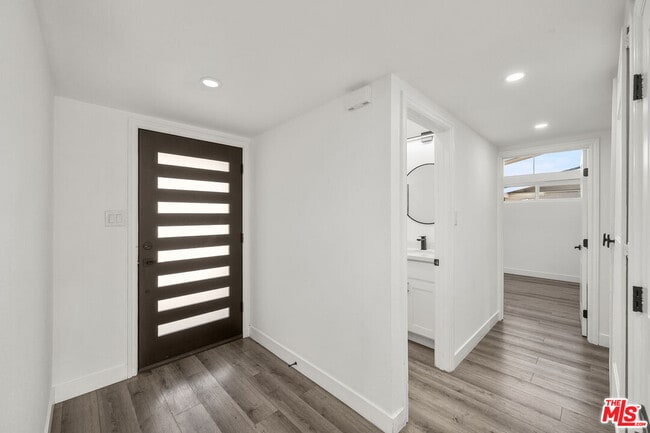 Foto del edificio - 8153 Tunney Ave