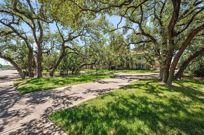 Building Photo - 1207 Lakeway Dr