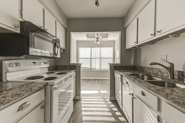 Building Photo - Charming 2BR Condo in Atlanta
