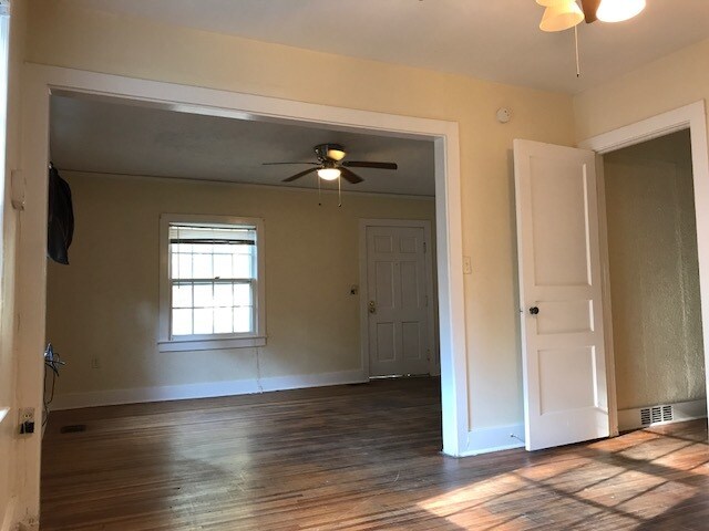 Foto del edificio - 653 Woodbury Rd