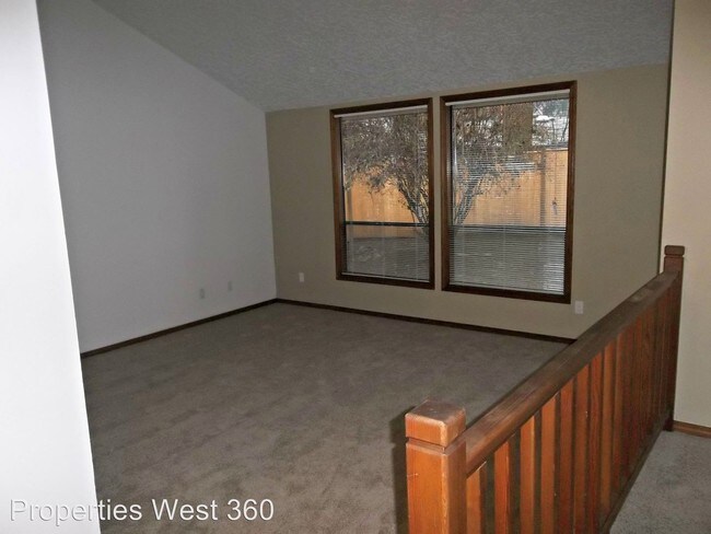 Building Photo - 7900 NE 148th Ave