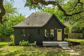 Building Photo - 1507 Drake Ave