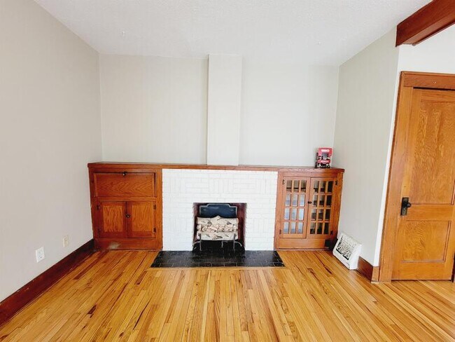 Building Photo - 424 S Millwood Ave