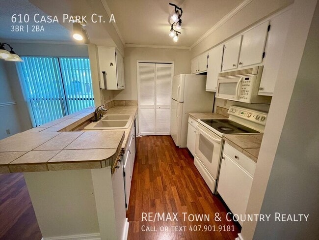 Building Photo - 610 Casa Park N Ct