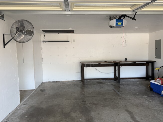 Building Photo - 6301 Glen Knoll Dr