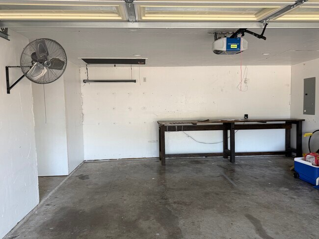 Foto del edificio - 6301 Glen Knoll Dr