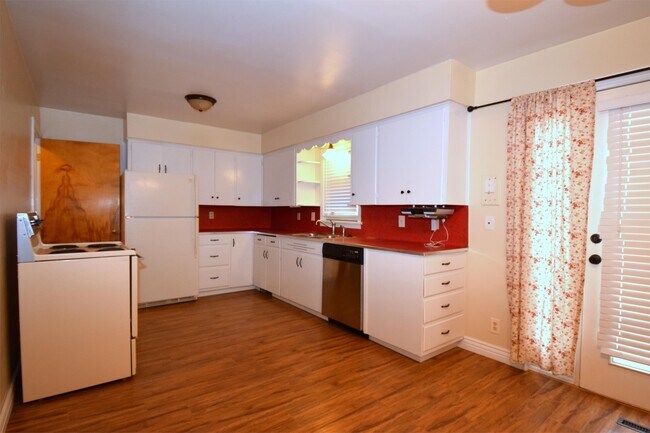 Building Photo - 273 N 300 E