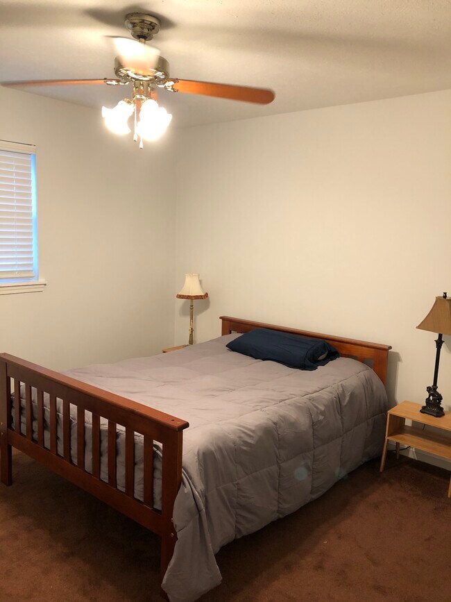 Bedroom - 2214 Sherwood Ave