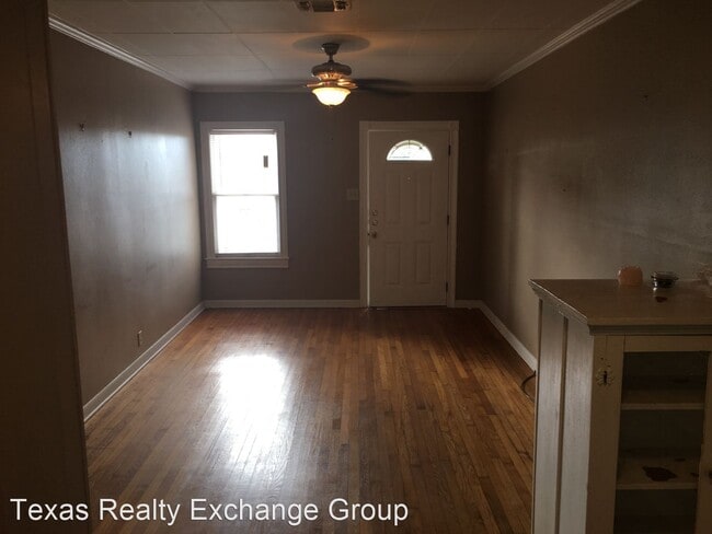 Building Photo - 1 br, 1 bath House - 400 Breezeway Dr. Apt 1