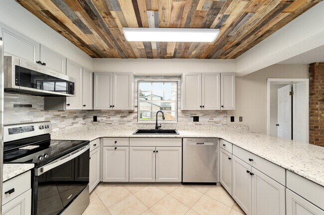 Foto del edificio - 5140 SE 8th St