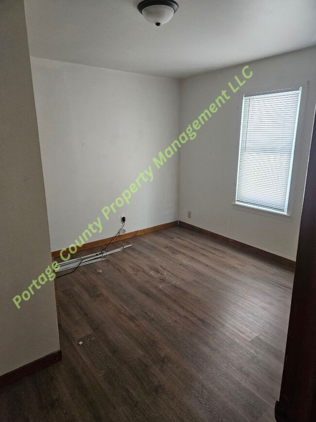 Building Photo - 409 Cedar St
