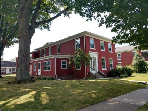 Exterior View - 59 E Main St