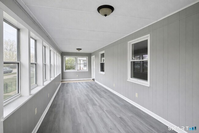 Foto del edificio - 54 Litchfield Ave