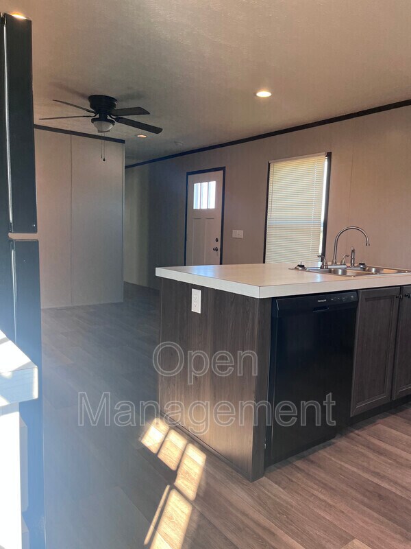 Foto del edificio - 3305 Diamond Dr