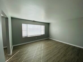 LIVING ROOM - Marshfield Apartments