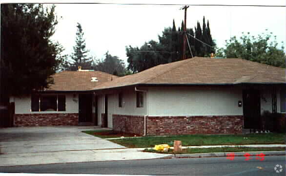 Primary Photo - 1625 W Rumble Rd