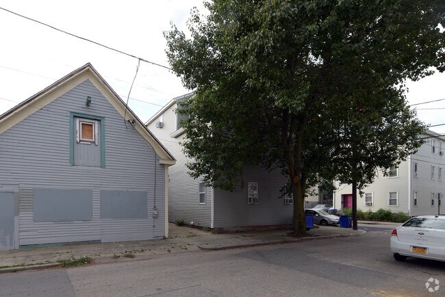 Building Photo - 42 Courtland St