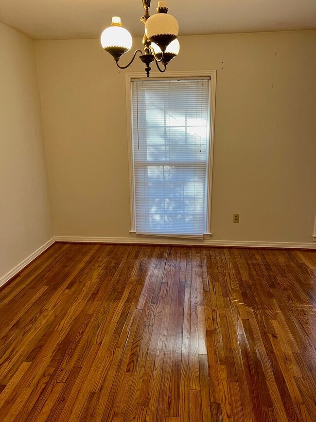 Foto del edificio - Brick home 3 bed and 2 bath