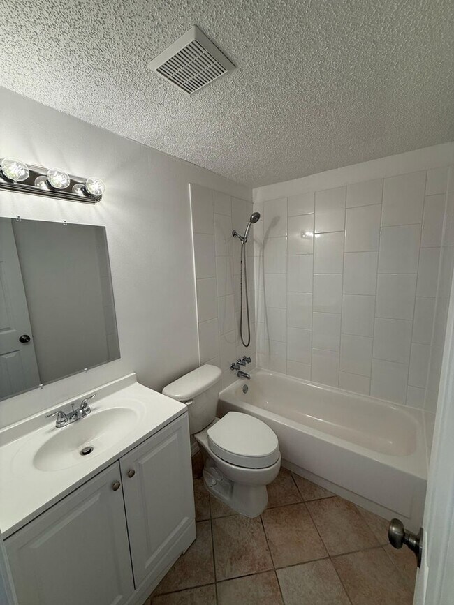 Foto del edificio - 55+Community, 2 B/ 1 B Villa in New Port C...