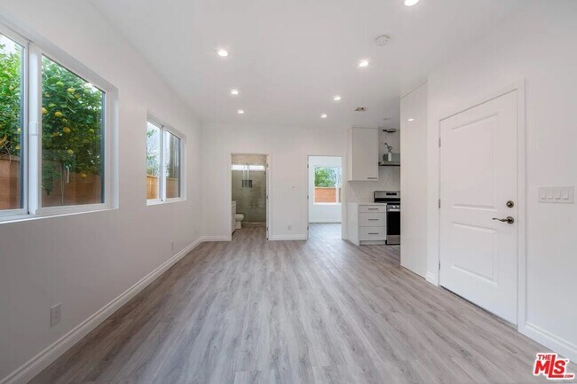 Foto del edificio - 1350 Western Ave